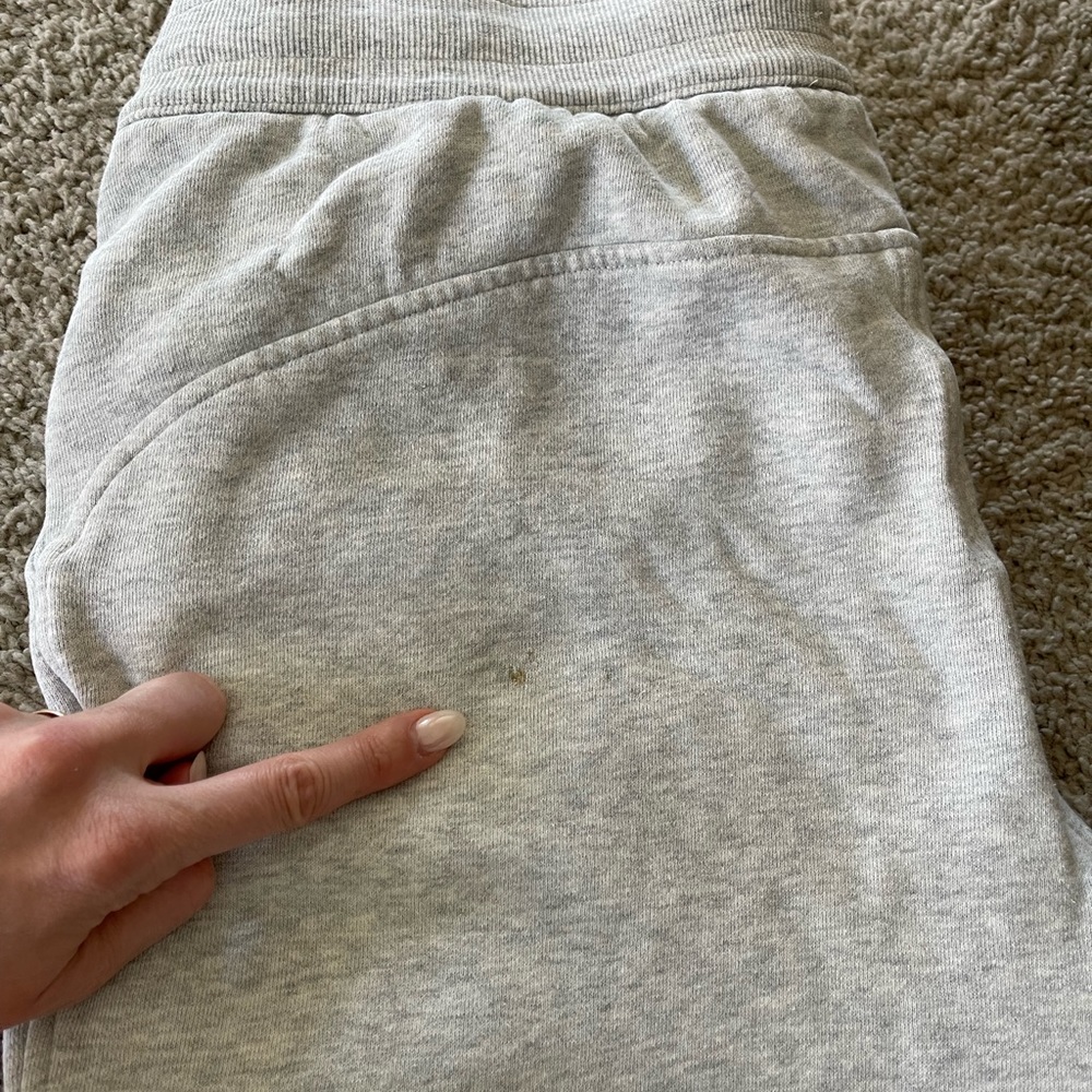 Lululemon Scuba Pant Cropped. Size 10, grey.